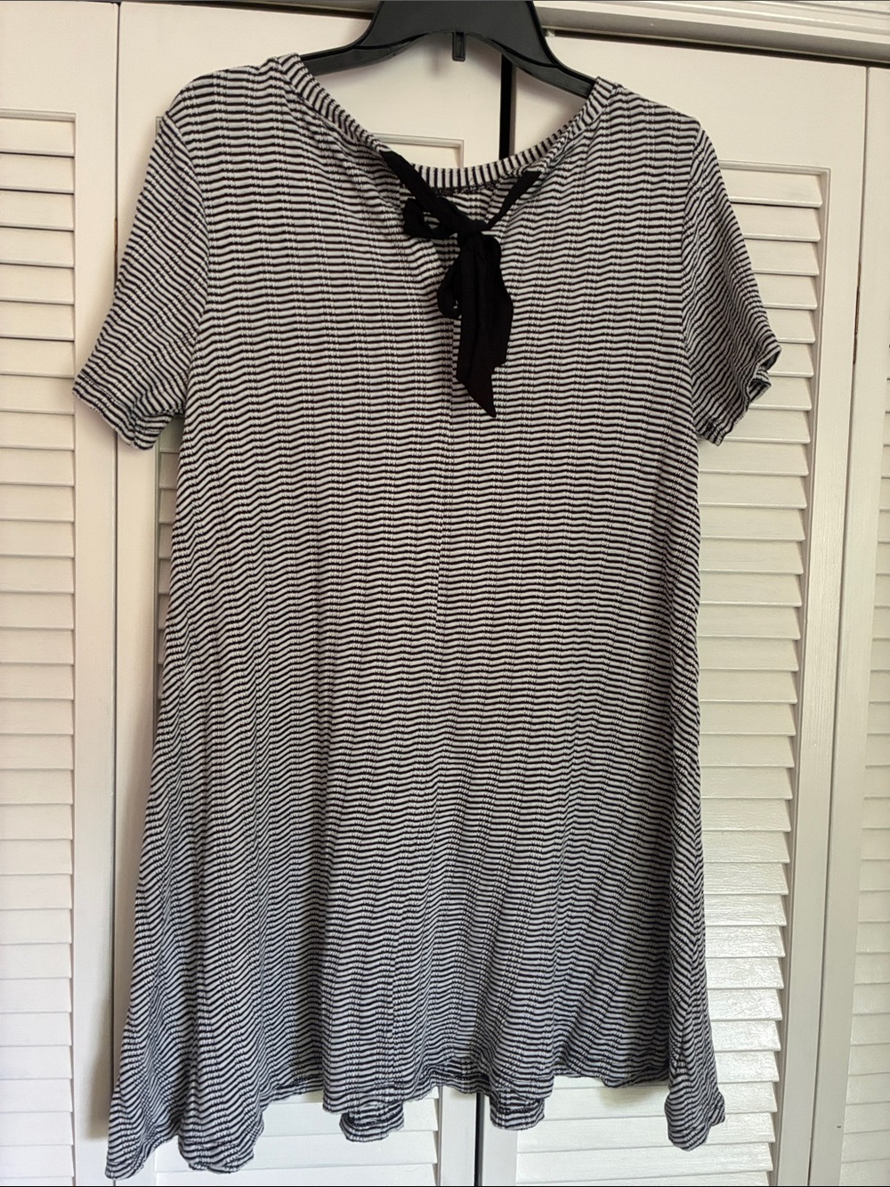 🦓 LOFT Black & White Striped Back Tie Women’s Dress